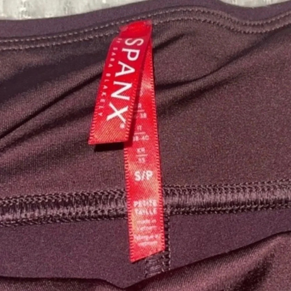 Spanx Ankle Length Ponte Hem Slit Leggings - Picture 5 of 5